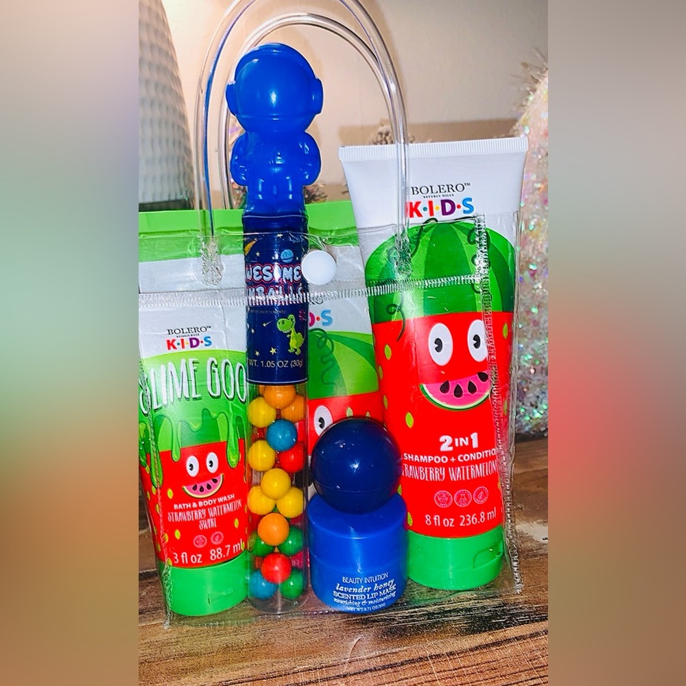 Kids 2-in-1 Shampoo and Conditioner - Red and Green
